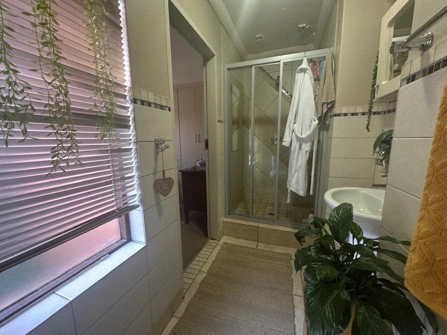 To Let 2 Bedroom Property for Rent in Waterval East North West